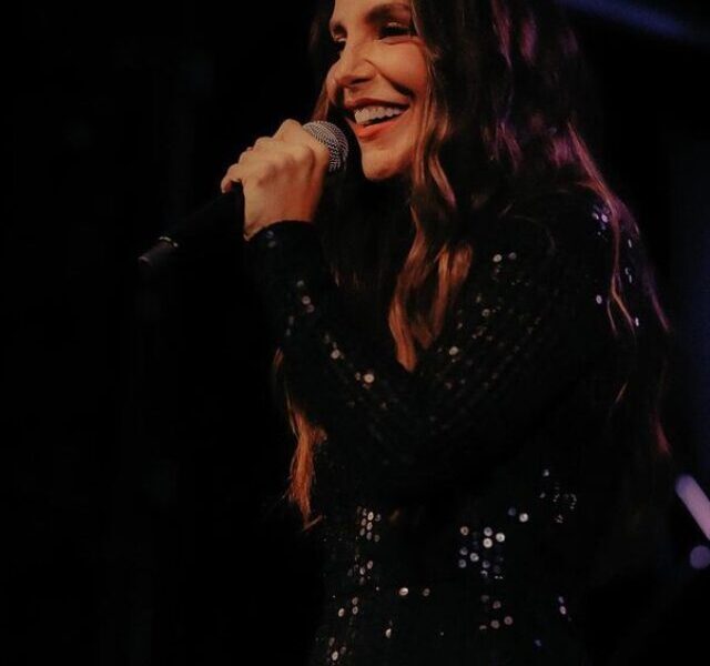 Ivete-Sangalo-se-emociona-com-participação-do-filho-em-seu-show-00-14-02-24