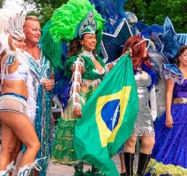 As-rainhas-do-Carnaval:-as-famosas-que-arrasaram-na-Avenida-em-2024-00-19-02-24