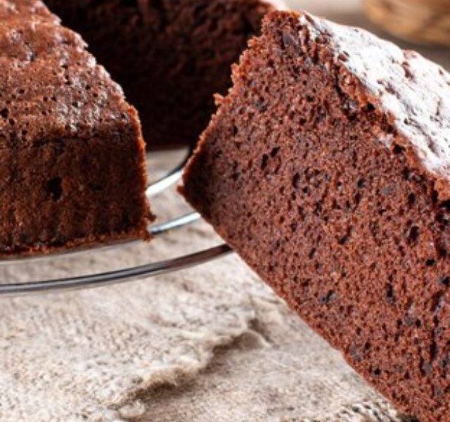 Receita-fácil-e-prática-para-fazer-um-bolo-de-chocolate-usando-o-liquidificador-00-08-04-24